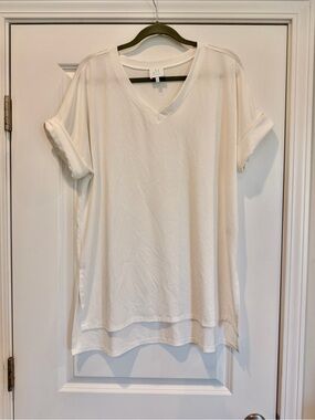 Relaxed V-Neck Short Sleeve Tee - White